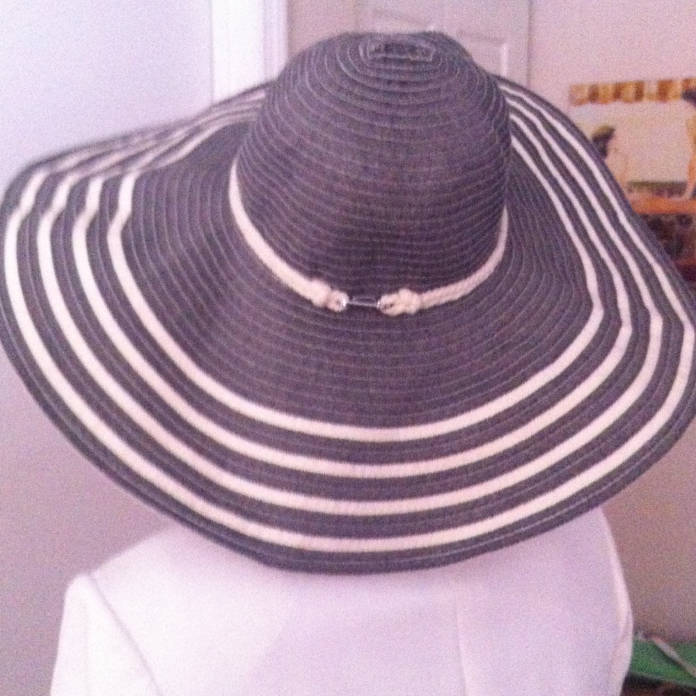 CALVIN KLEIN BLACK HAT - Picture 1 of 1